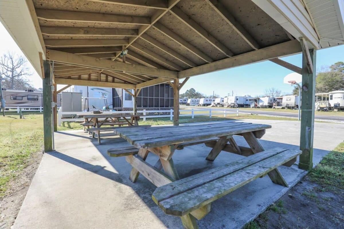 2Br Pet Friendly Home In Sneads Ferry With Parking Exterior foto