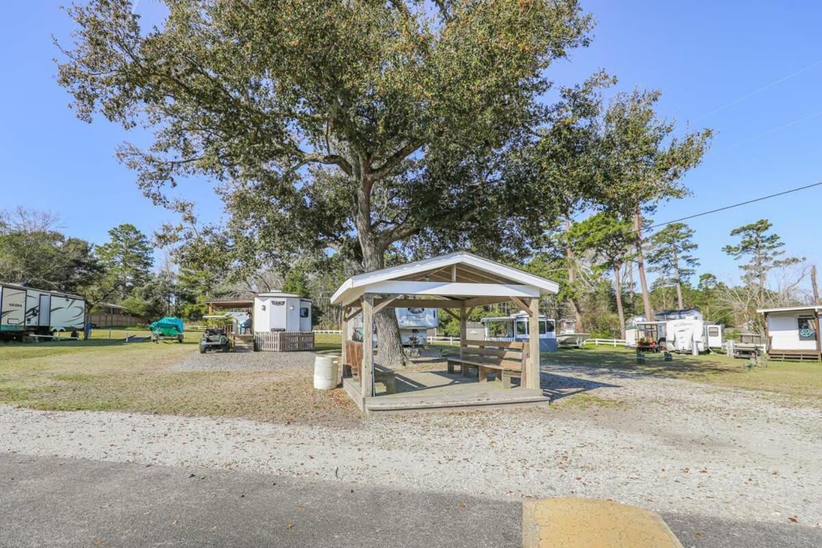 2Br Pet Friendly Home In Sneads Ferry With Parking Exterior foto