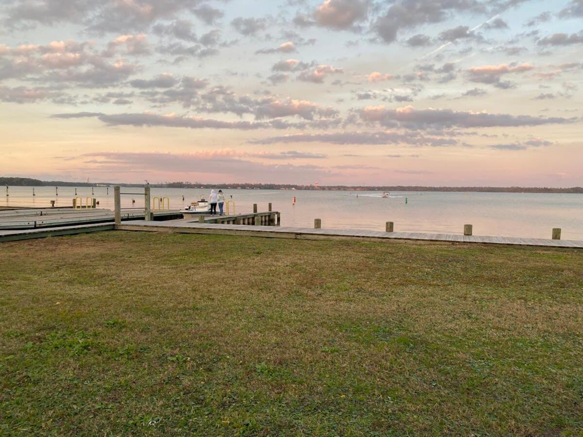 2Br Pet Friendly Home In Sneads Ferry With Parking Exterior foto