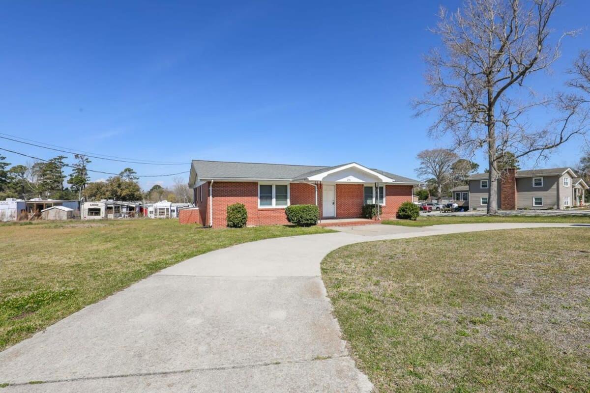 2Br Pet Friendly Home In Sneads Ferry With Parking Exterior foto